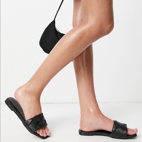 Shoes - NEW Black Cane Sugar Lido Flat Leather Sandals Size 6